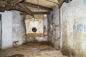 Ligne Maginot - ROCHONVILLERS - A8 - (Ouvrage d'artillerie) - Bloc 5
Étage supérieur du bloc
Créneau pour tube de 135