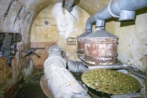 Ligne Maginot - HOBLING - A23 - (Ouvrage d'infanterie) - Salle des filtres
Les filtres au premier plan ont été démontés