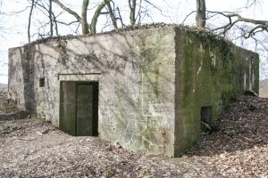 Ligne Maginot - MARIENTHAL 3 (AVANT POSTE) - (Blockhaus pour canon) - L'entrée pour le canon et de coté, l'entrée du personnel