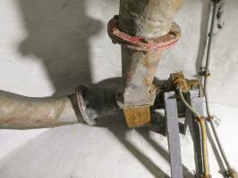 Ligne Maginot - COL DE GARDE (G) - EO10 - (Abri actif) - Bloc 3
Le ventilateur situé au plafond de le galerie et non dans le local 13.