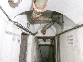 Ligne Maginot - COL DE GARDE (G) - EO10 - (Abri actif) - Bloc 3
A droite le local mentionné comme chambre d'officiers, à gauche marquage signalant la présence d'artifices lumineux.