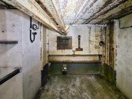 Ligne Maginot - COL DE GARDE (G) - EO10 - (Abri actif) - Bloc 4
Le créneau JM et créneau pour canon antichar de 37 mm.