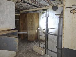 Ligne Maginot - COL DE GARDE (G) - EO10 - (Abri actif) - Bloc 4
Au plafond la poutre et le crochet pour monter les charges