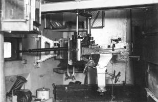 Ligne Maginot - 6/1 - CHALAMPE BERGE SUD - (Casemate d'infanterie - Double) - La mitrailleuse lourde 13,2 de la casemate, voir l'indication sur la boite