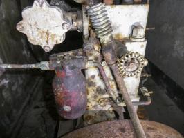 Ligne Maginot - COL DE GARDE (G) - EO10 - (Abri actif) - L'usine électrique
Le filtre à fuel et le mécanisme de lancement pneumatique du moteur