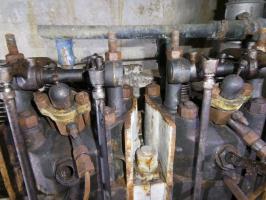 Ligne Maginot - COL DE GARDE (G) - EO10 - (Abri actif) - L'usine électrique
Les deux injecteurs