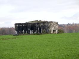 Ligne Maginot - M71B - (Blockhaus pour arme infanterie) - La façade frontale sans remblai en terre.