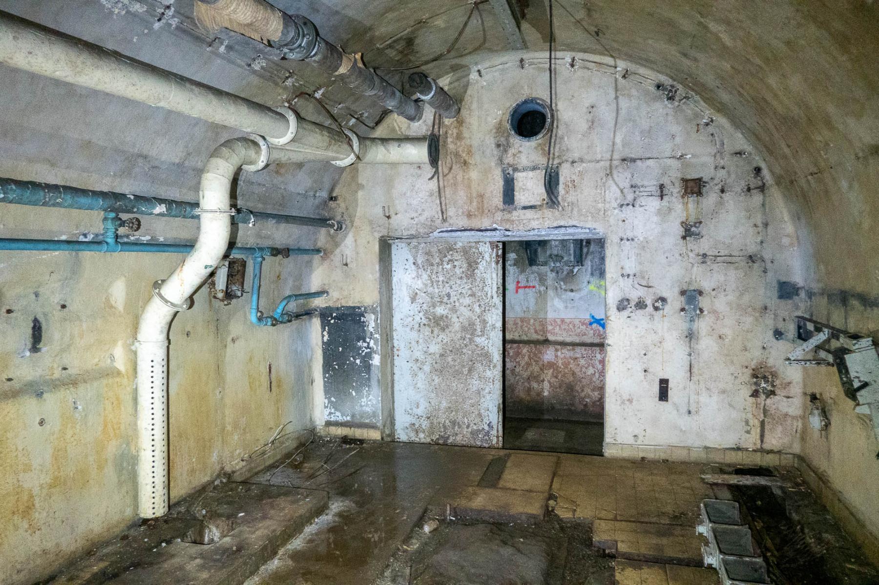 Ligne Maginot - HOBLING - A23 - (Ouvrage d'infanterie) - Usine
La porte donne sur la galerie principale - Michel Teiten