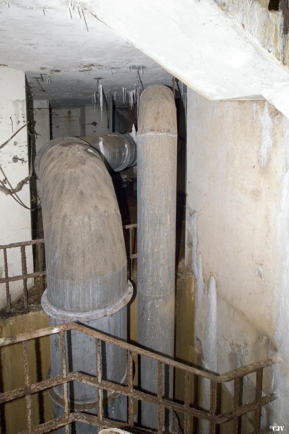 Ligne Maginot - LATIREMONT - A3 - (Ouvrage d'artillerie) - Entrée des hommes
Les tubs du ventilation et d’échappement - Lia VERMEULEN