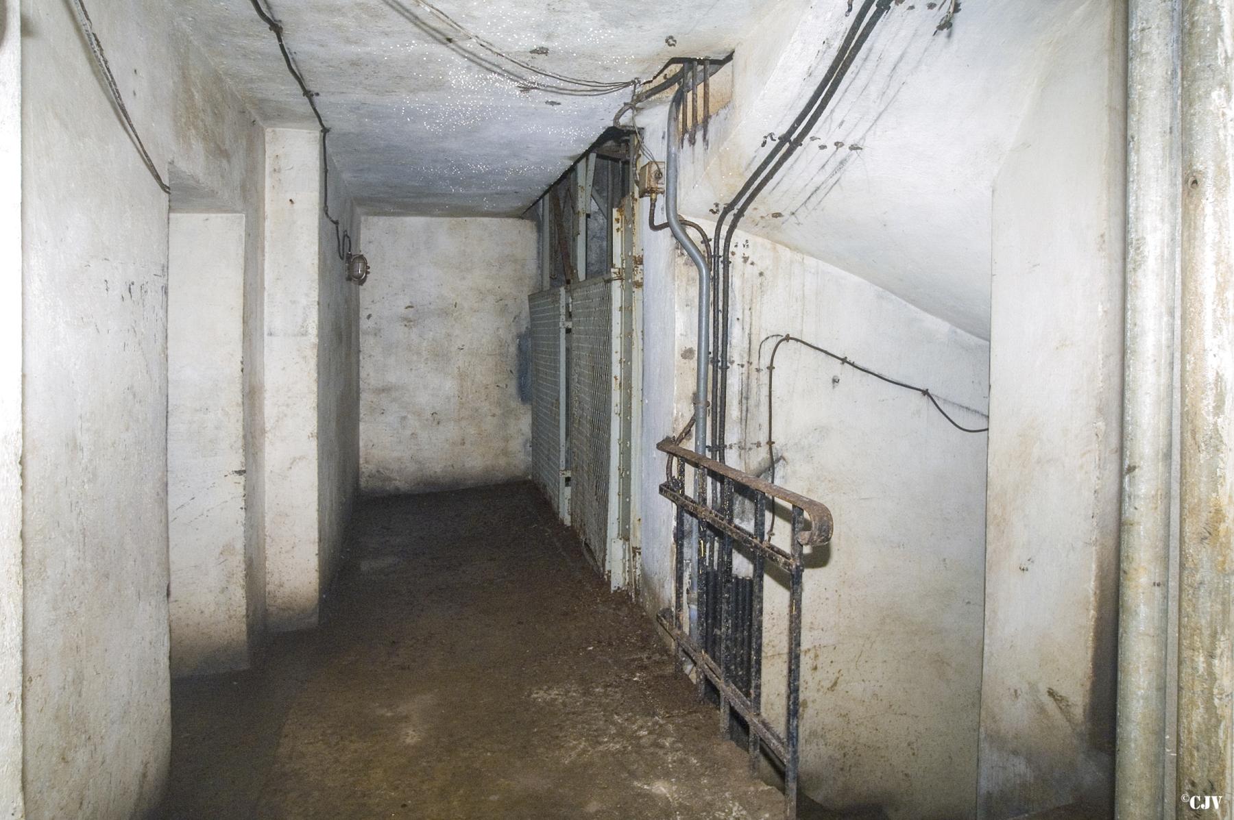 Ligne Maginot - LATIREMONT - A3 - (Ouvrage d'artillerie) - Bloc 5
Monte-charges