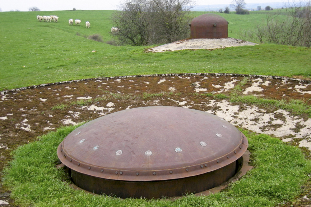 Ligne Maginot - LATIREMONT - A3 - (Ouvrage d'artillerie) - Bloc 4
Tourelle de 81 et cloche GFM