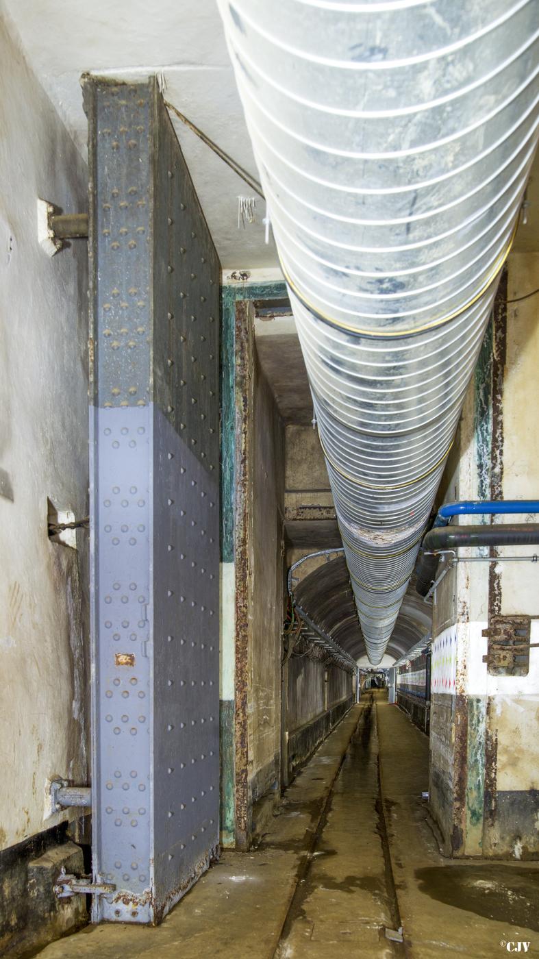 Ligne Maginot - ROCHONVILLERS - A8 - (Ouvrage d'artillerie) - Porte séparant les avants de l'ouvrage de la partie arrière et du magasin à munitions - Lia VERMEULEN