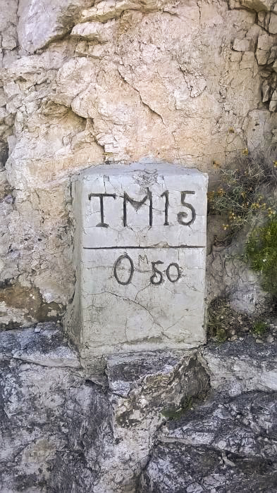 Ligne Maginot - COL DE LA TORRE - (Chambre de coupure) - Cette borne se situe à 1300 m de la chambre de coupure de Bausson sur le côté gauche en en allant en direction de sainte Agnès