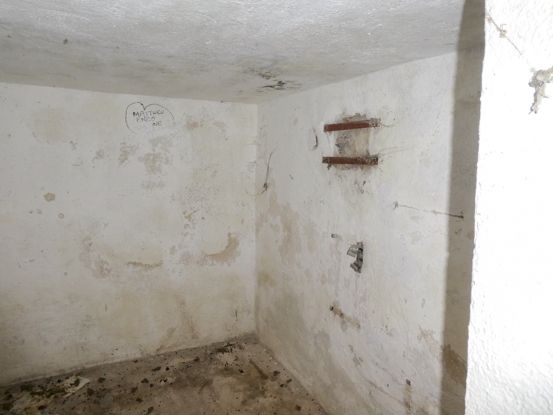 Ligne Maginot - COL DE LA TORRE - (Chambre de coupure) - Le local - ELLENA Daniel - CUNY Philippe