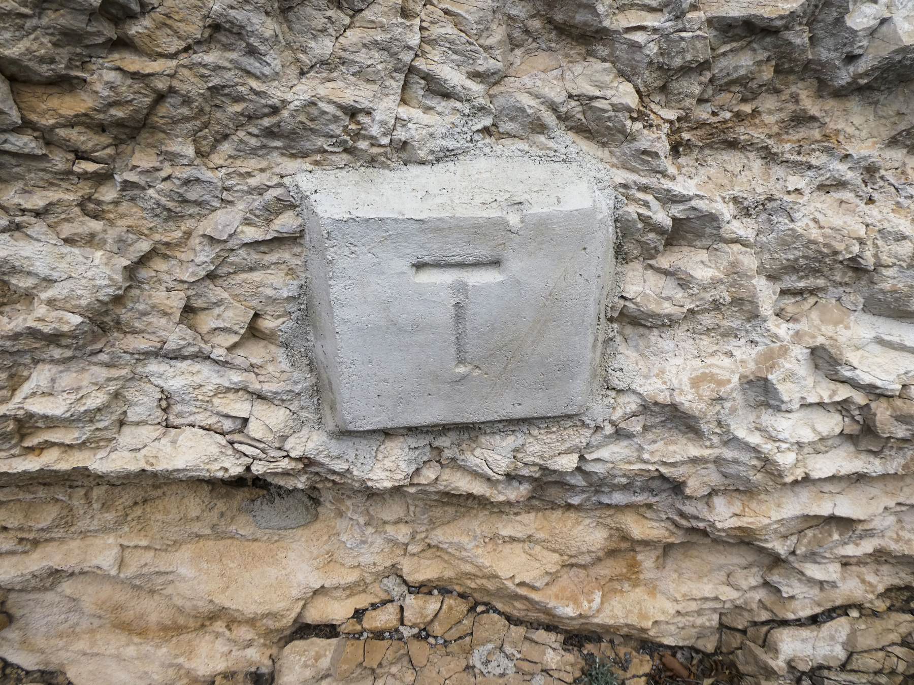 Ligne Maginot - COL DE LA TORRE - (Chambre de coupure) - Lors de la réutilisation civile. - ELLENA Daniel - CUNY Philippe