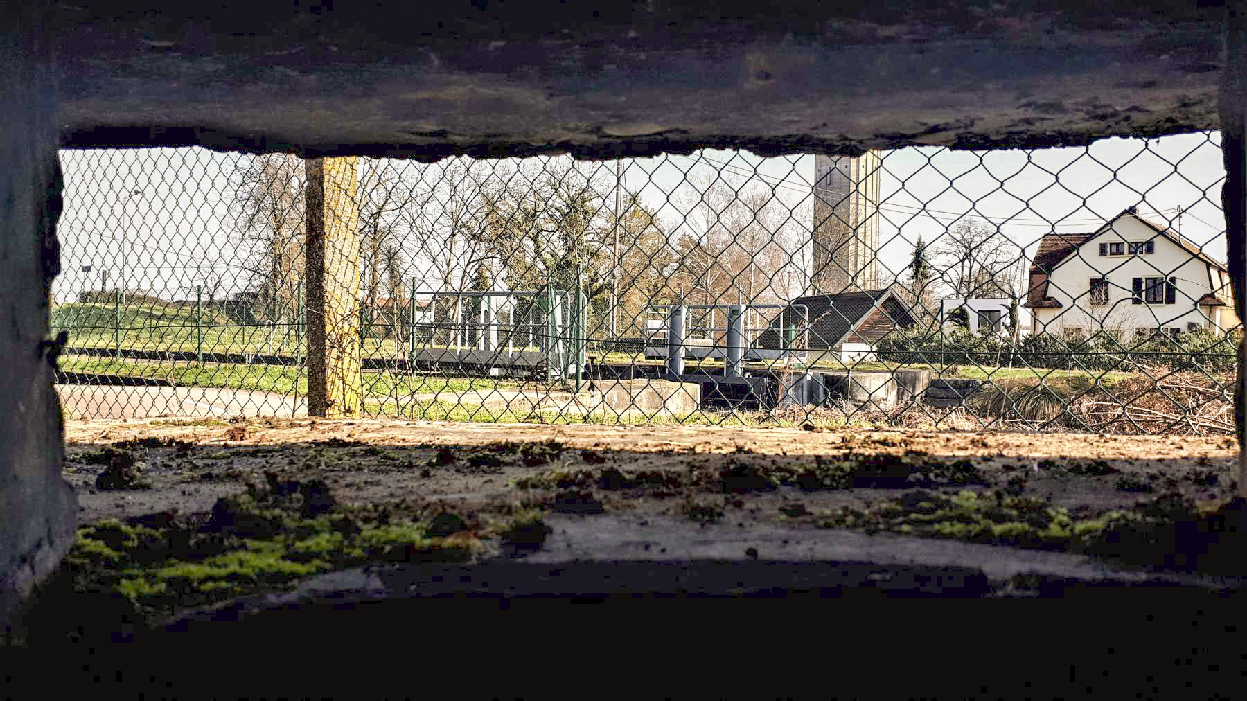 Ligne Maginot - B22 - ECLUSE 66 SUD - (Blockhaus pour arme infanterie) - Vue depuis le créneau mitrailleuse