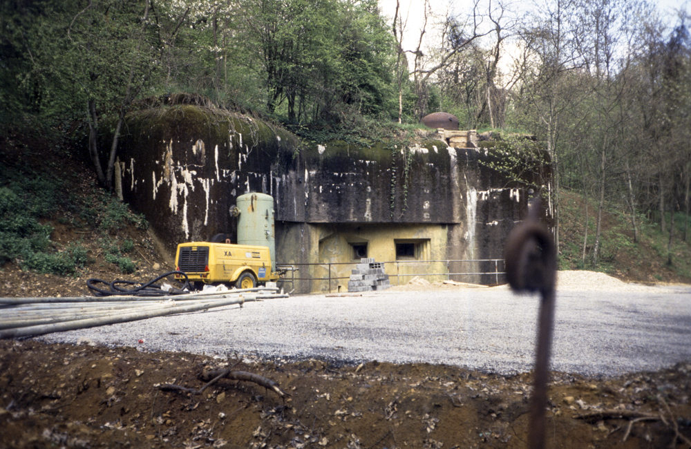 Ligne Maginot - ROCHONVILLERS - A8 - (Ouvrage d'artillerie) - Entrée des hommes
Vue prise lors des travaux de modernisation en PC de Guerre - Michel Teiten