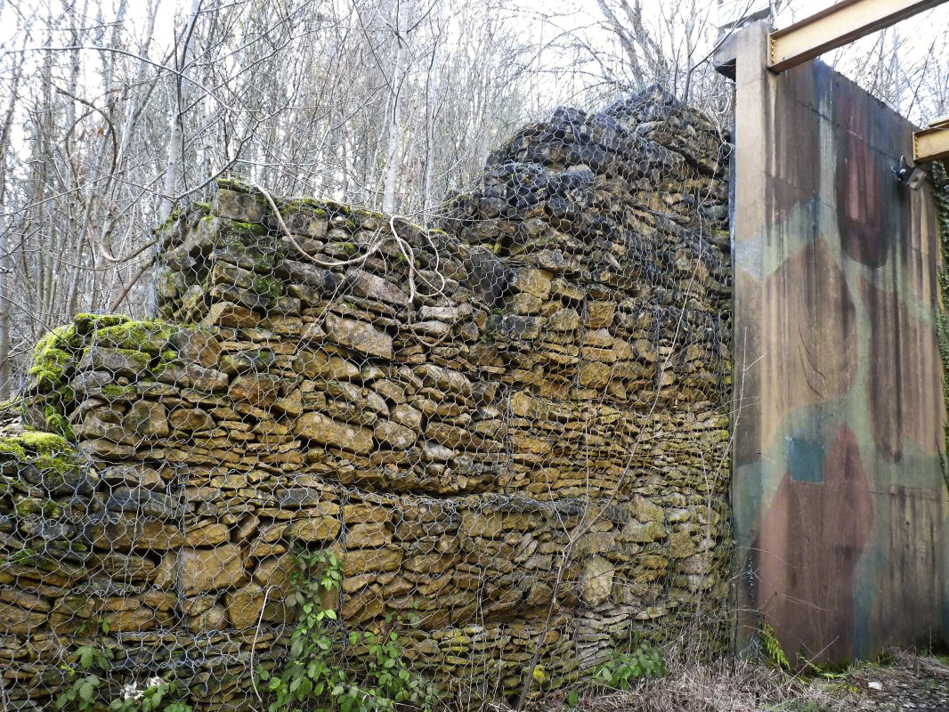 Ligne Maginot - ROCHONVILLERS - A8 - (Ouvrage d'artillerie) - Entrée munitions
Mur de protection 