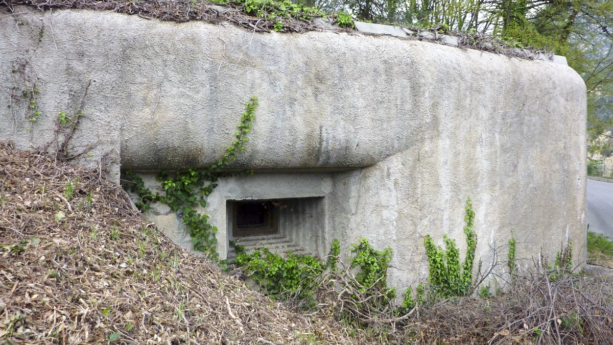 Ligne Maginot - COL DE GARDE (G) - EO10 - (Abri actif) - Bloc 4
Façade côté créneau 37mm AC / JM
