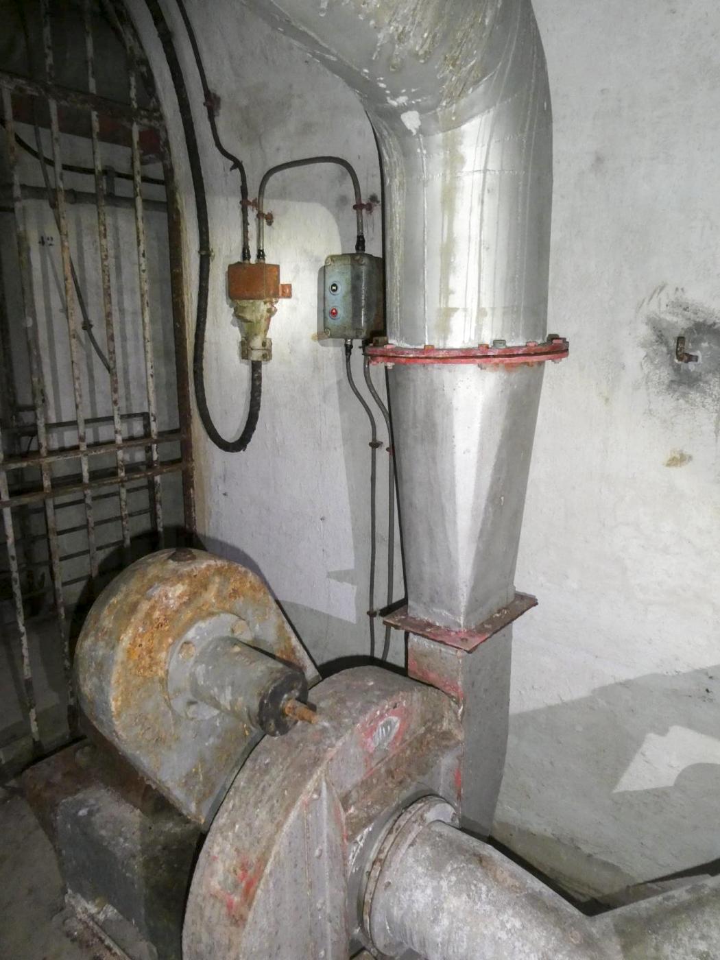 Ligne Maginot - COL DE GARDE (G) - EO10 - (Abri actif) - Bloc 2
Salle de neutralisation - ELLENA Daniel - CUNY Philippe