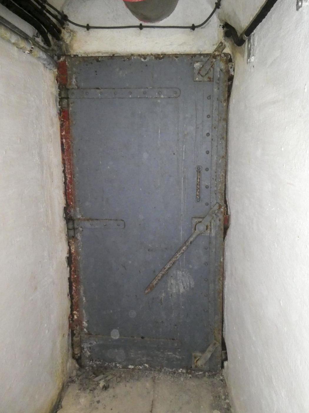 Ligne Maginot - COL DE GARDE (G) - EO10 - (Abri actif) - Entrée de la chambrée ou dortoir. - ELLENA Daniel - CUNY Philippe