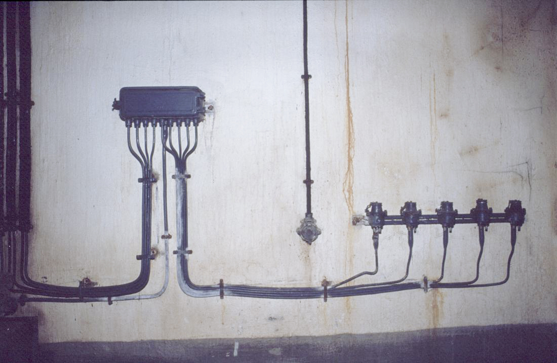 Ligne Maginot - HATTEN - O1 - (Observatoire d'artillerie) - Prises téléphoniques
Installation modernisée après guerre - ammagsdr