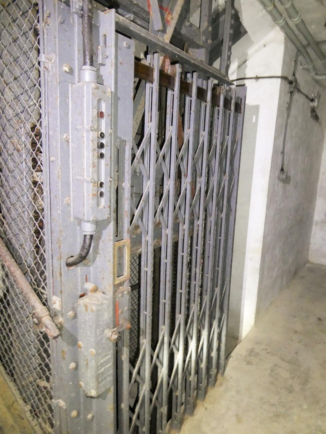 Ligne Maginot - COL DE GARDE (G) - EO10 - (Abri actif) - Bloc 1 
Etage intermédiaire - ELLENA Daniel - CUNY Philippe