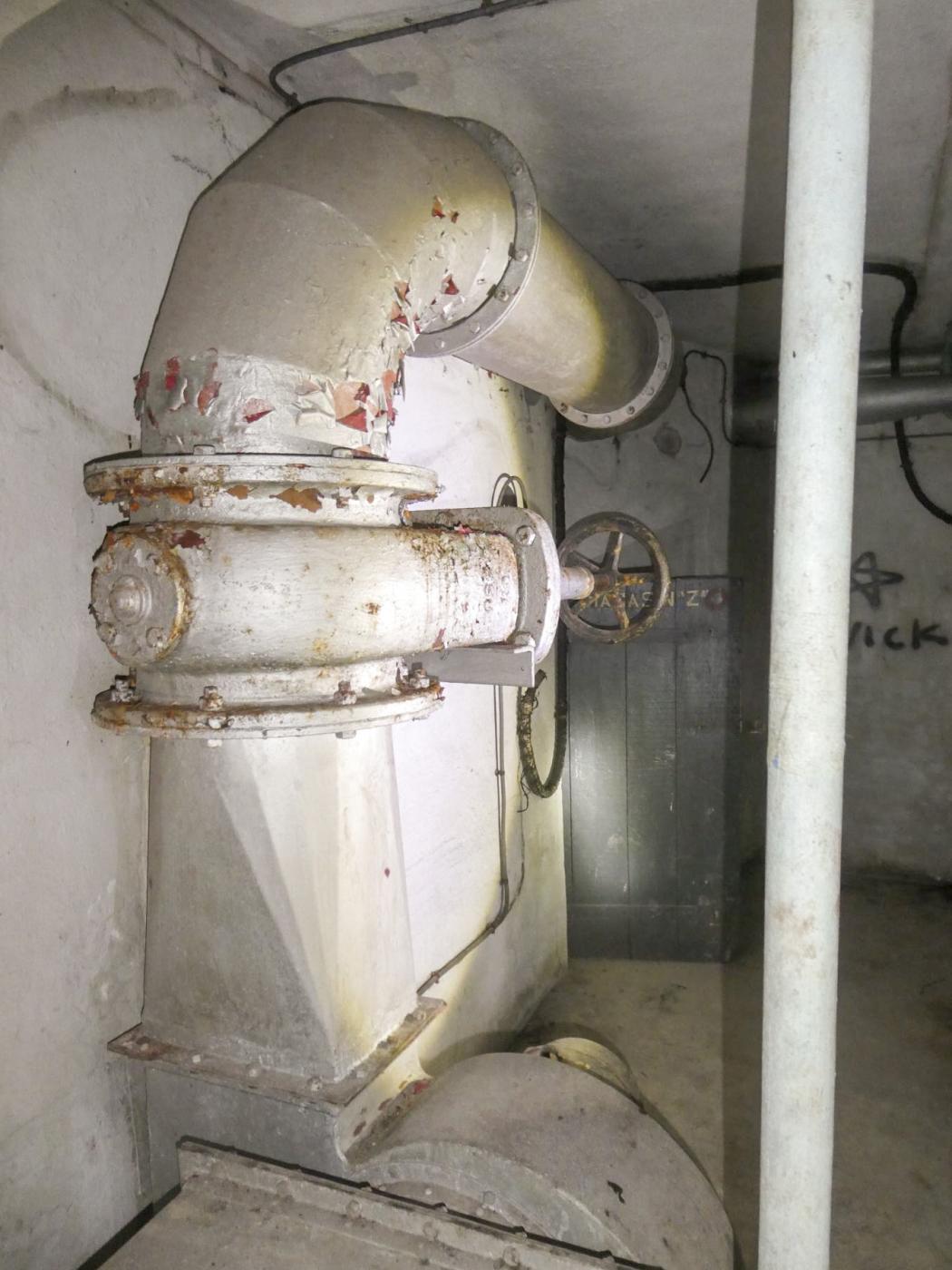 Ligne Maginot - COL DE GARDE (G) - EO10 - (Abri actif) - Bloc 1
Etage intermédiaire - ELLENA Daniel - CUNY Philippe