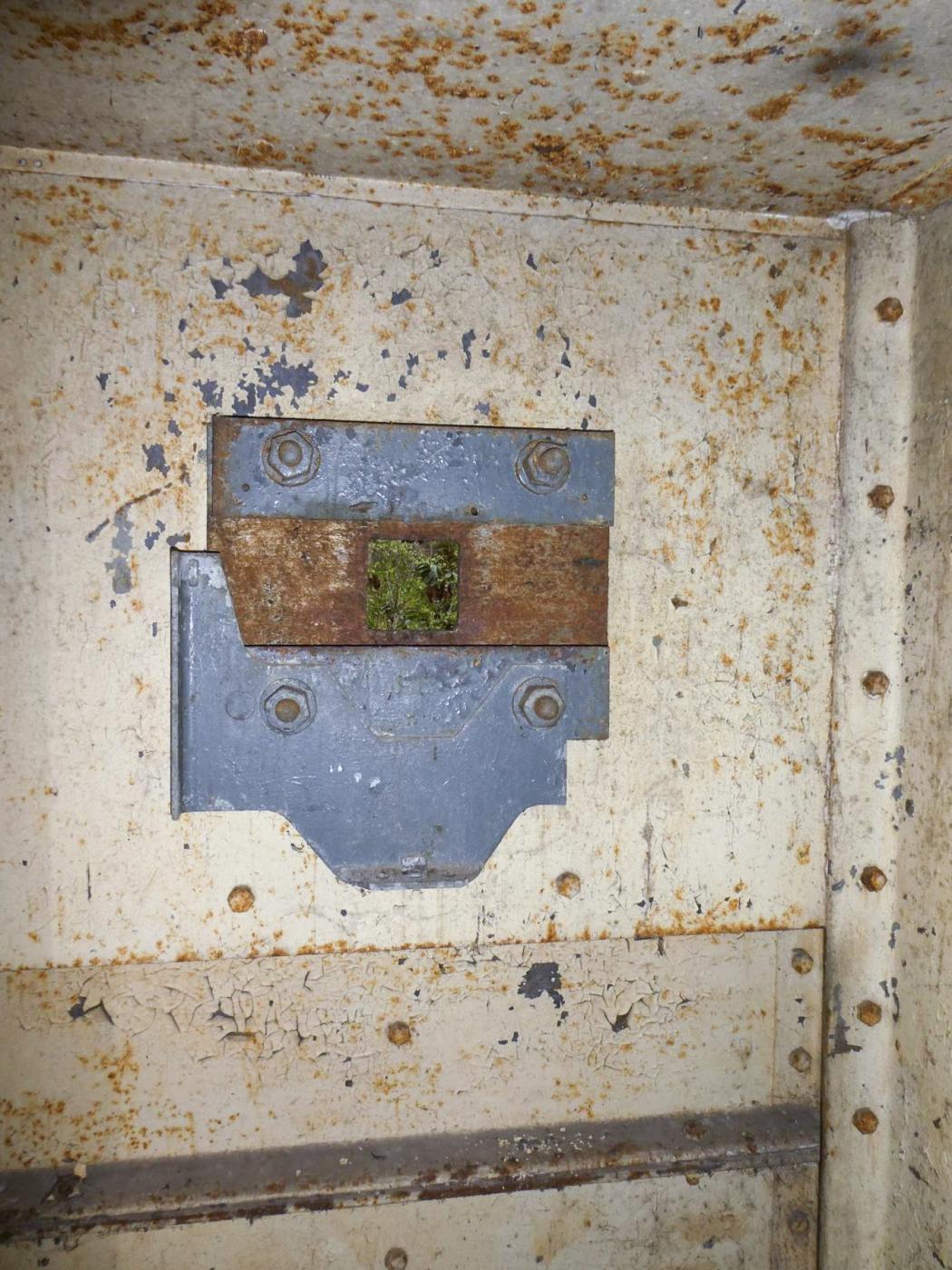 Ligne Maginot - COL DE GARDE (G) - EO10 - (Abri actif) - Bloc 1
Créneau FM - ELLENA Daniel - CUNY Philippe