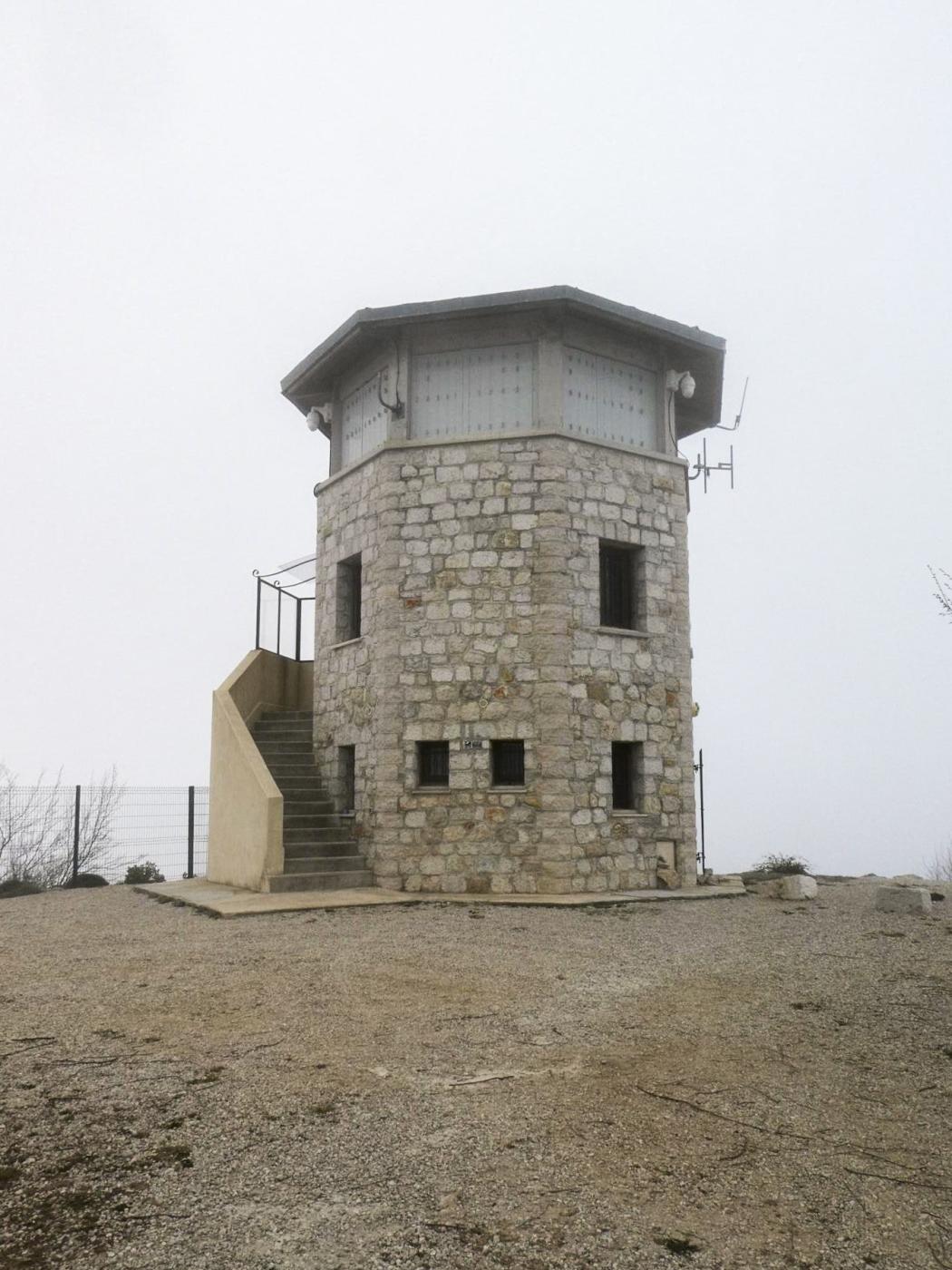 Ligne Maginot - CIME DES CABANELLES - (Observatoire d'artillerie) - Le poste de guet récent.
 - ELLENA Daniel - CUNY Philippe