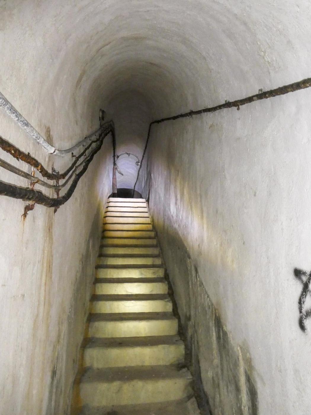 Ligne Maginot - COL DE GARDE (G) - EO10 - (Abri actif) - Bloc 4
L'escalier - ELLENA Daniel - CUNY Philippe