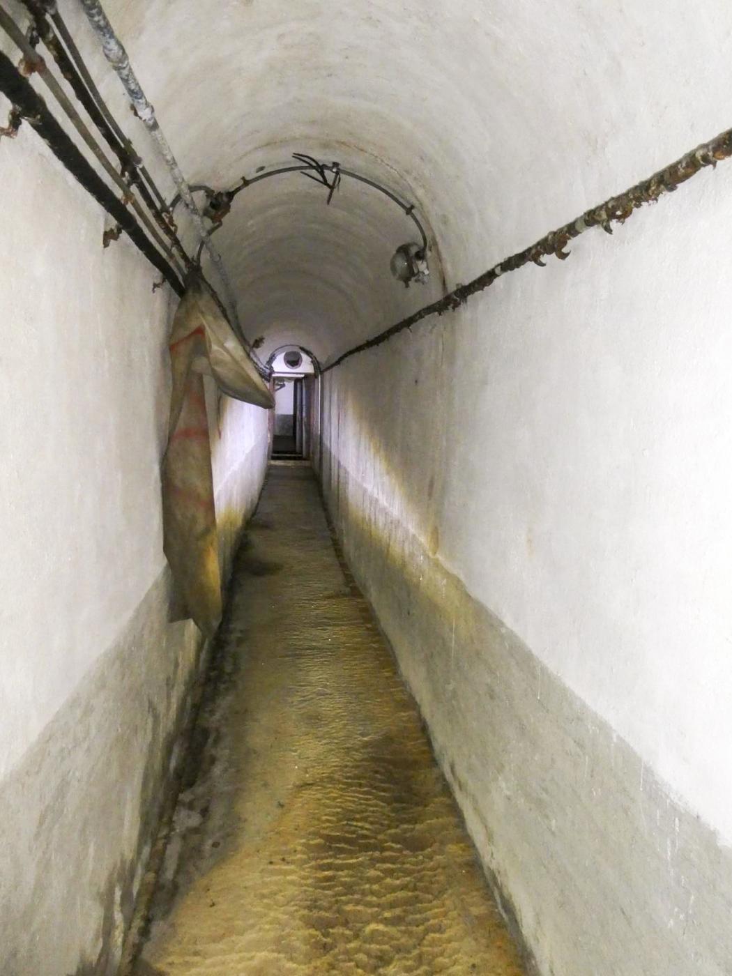 Ligne Maginot - COL DE GARDE (G) - EO10 - (Abri actif) - Bloc 4
La galerie vers le bloc - ELLENA Daniel - CUNY Philippe