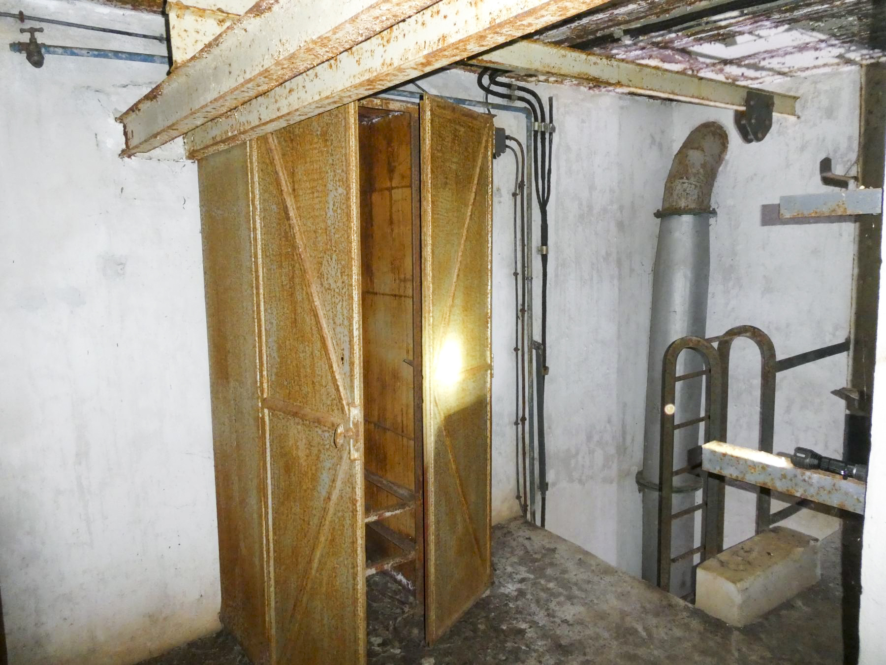 Ligne Maginot - COL DE GARDE (G) - EO10 - (Abri actif) - Bloc 4 - ELLENA Daniel - CUNY Philippe