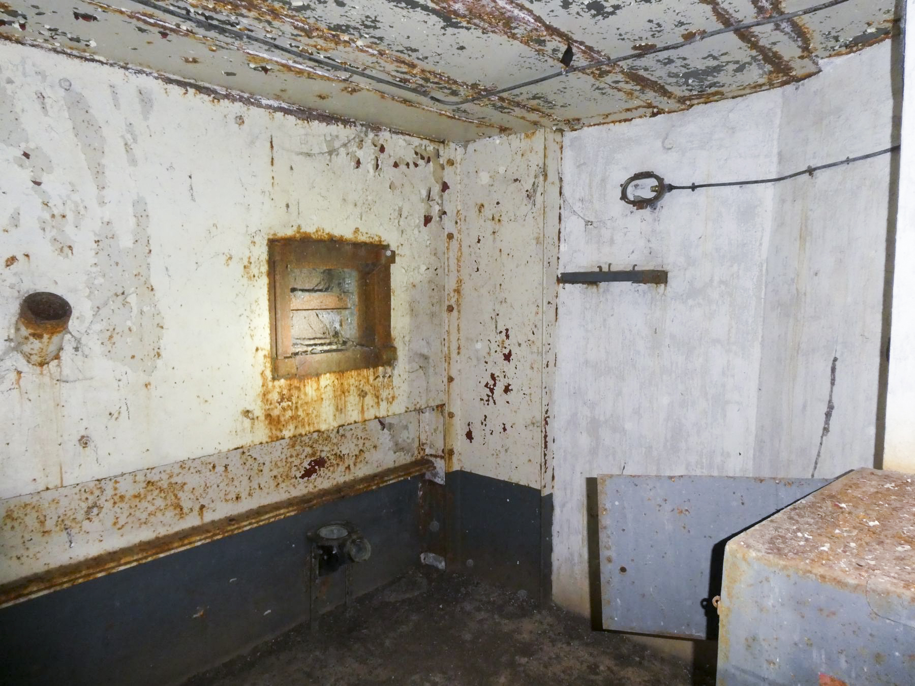 Ligne Maginot - COL DE GARDE (G) - EO10 - (Abri actif) - Bloc 4
Créneau JM - ELLENA Daniel - CUNY Philippe