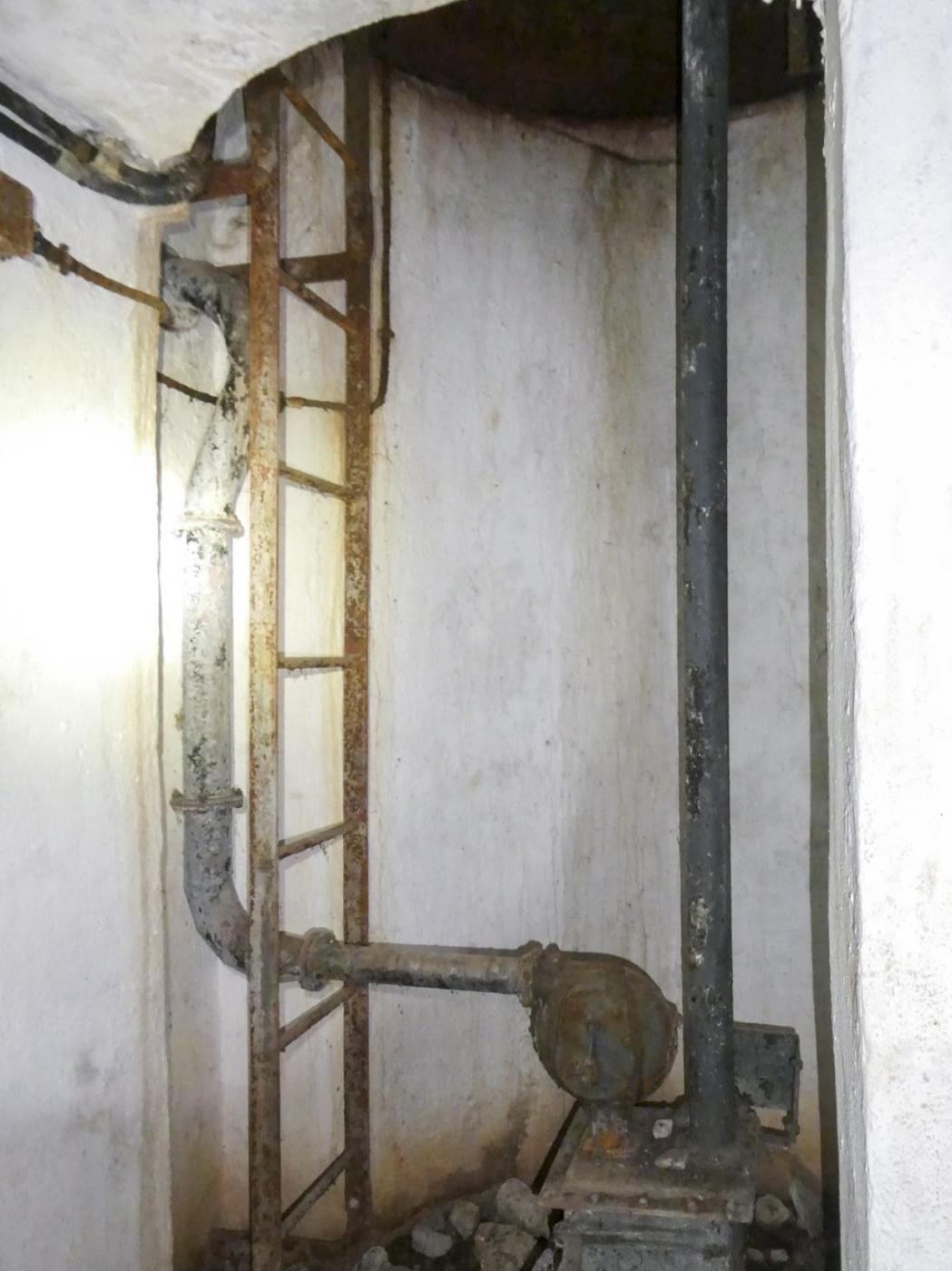 Ligne Maginot - COL DE GARDE (G) - EO10 - (Abri actif) - Bloc 3
Cloche GFM, pour FM ou mortier de 50 - ELLENA Daniel - CUNY Philippe