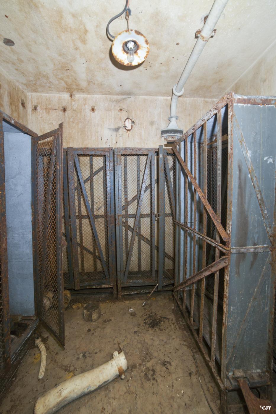 Ligne Maginot - ROCHONVILLERS - A8 - (Ouvrage d'artillerie) - Bloc 1
Magasin à munitions - Lia VERMEULEN