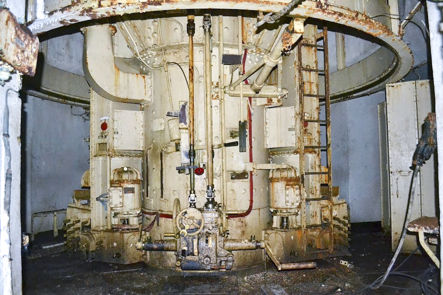Ligne Maginot - ROCHONVILLERS - A8 - (Ouvrage d'artillerie) - Bloc 2
Tourelle pour deux tubes de 75 mle 33
