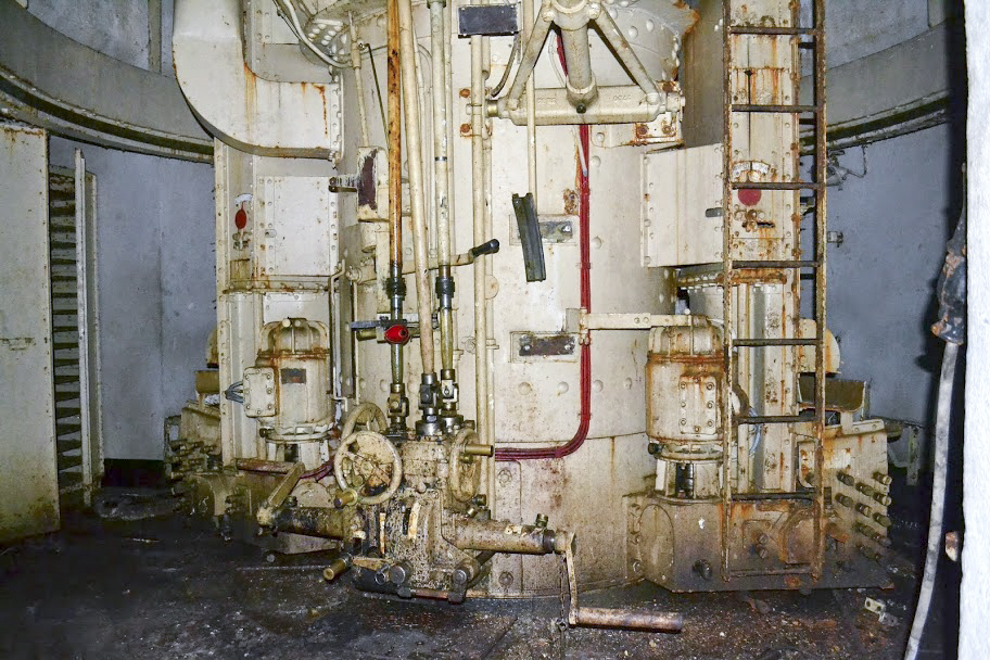 Ligne Maginot - ROCHONVILLERS - A8 - (Ouvrage d'artillerie) - Bloc 2
Tourelle pour deux tubes de 75 mle 33