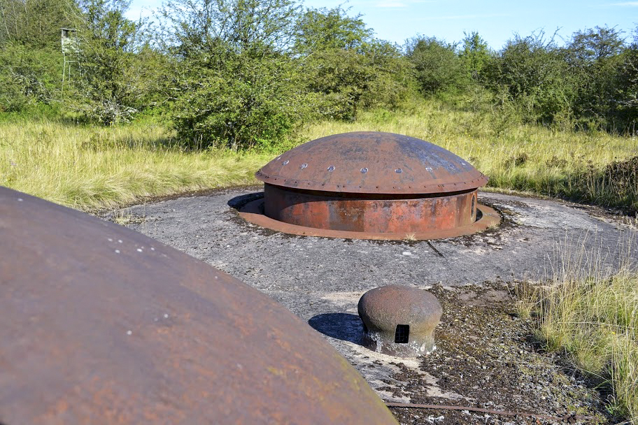 Ligne Maginot - ROCHONVILLERS - A8 - (Ouvrage d'artillerie) - Bloc 3
Tourelle pour deux tubes de 75 R 32 et champignon de prise d'air