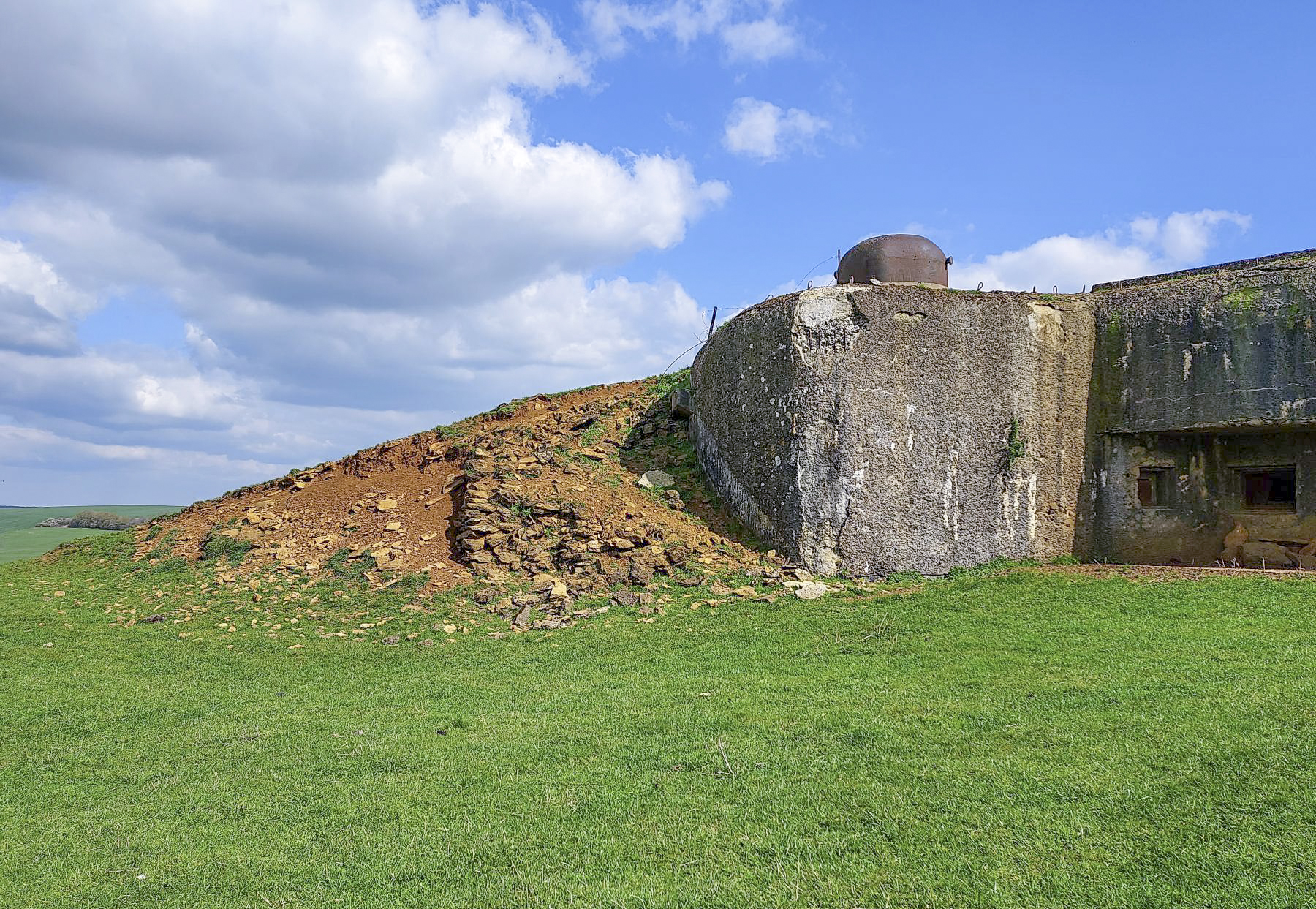 Ligne Maginot - THONNE LE THIL - (Casemate d'infanterie - Double) - Terre, rocaille et béton - ANDRE Philippe
