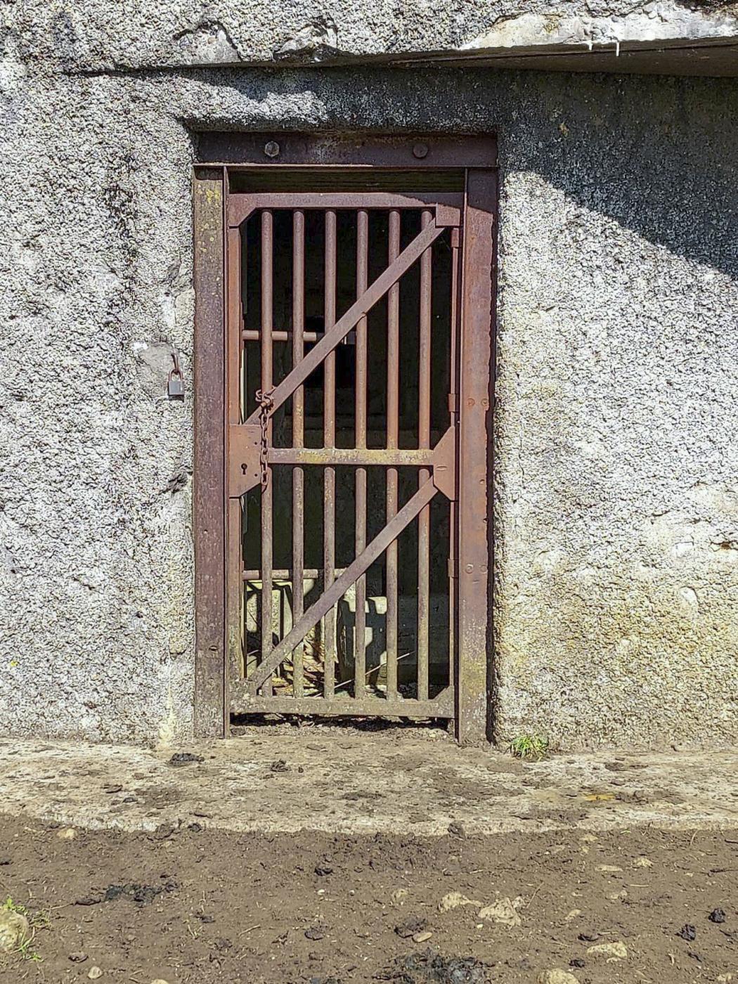 Ligne Maginot - THONNE LE THIL - (Casemate d'infanterie - Double) - Porte d'entrée de la casemate - ANDRE Philippe