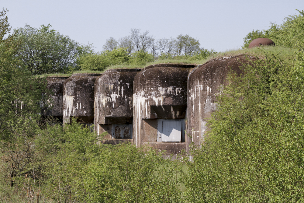 Ligne Maginot - ROCHONVILLERS - A8 - (Ouvrage d'artillerie) - Bloc 5
Noter l'unique cloche GFM sur la droite