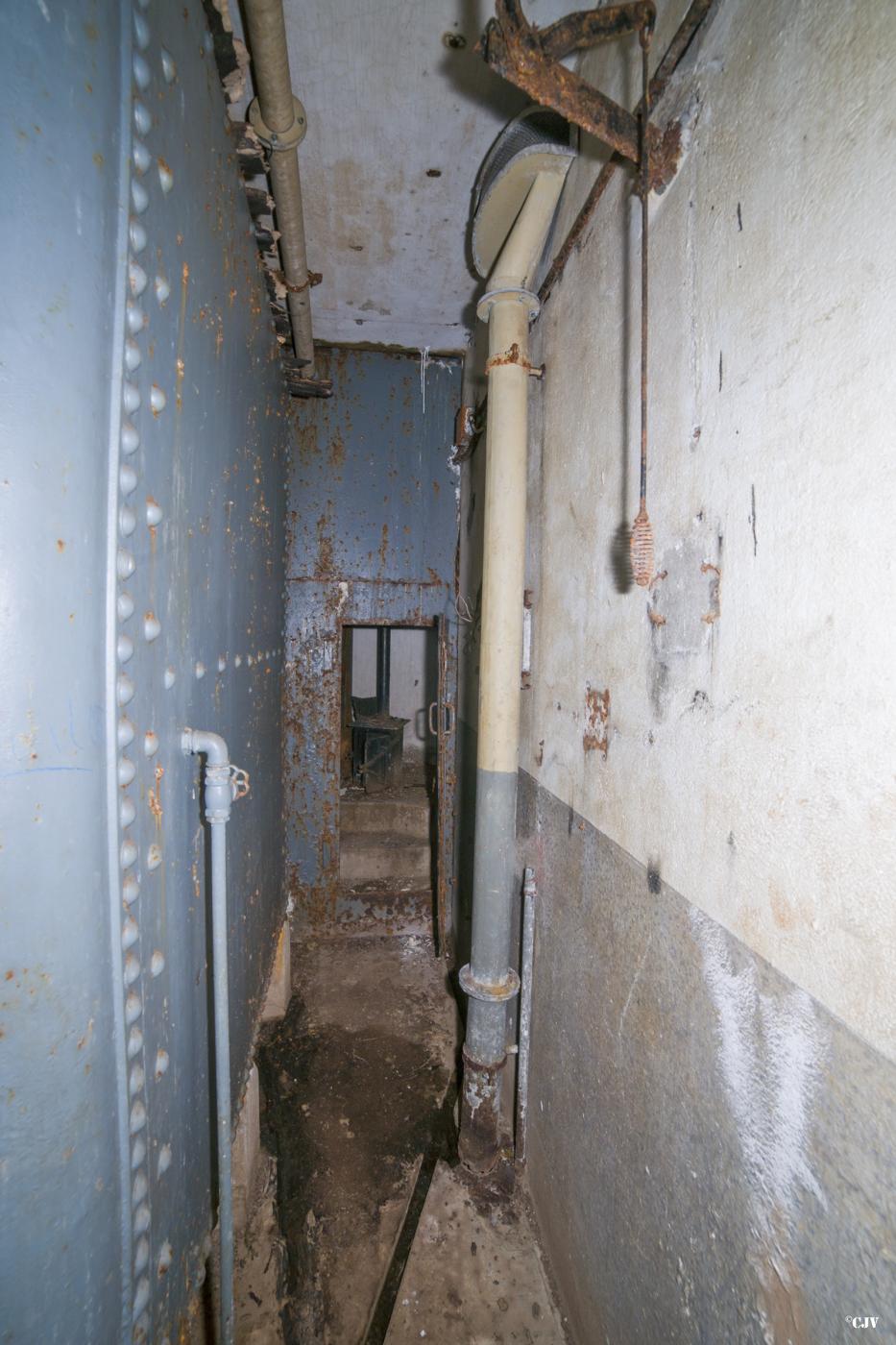 Ligne Maginot - ROCHONVILLERS - A8 - (Ouvrage d'artillerie) - Bloc 3
Etage intermédiaire
Vers la cloche - Lia VERMEULEN