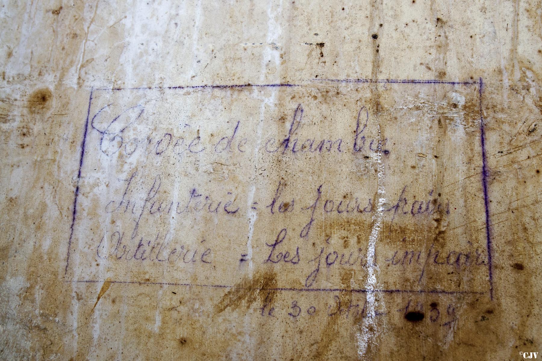 Ligne Maginot - ROCHONVILLERS - A8 - (Ouvrage d'artillerie) - Bloc 3
Le corvée de chambre - Lia VERMEULEN