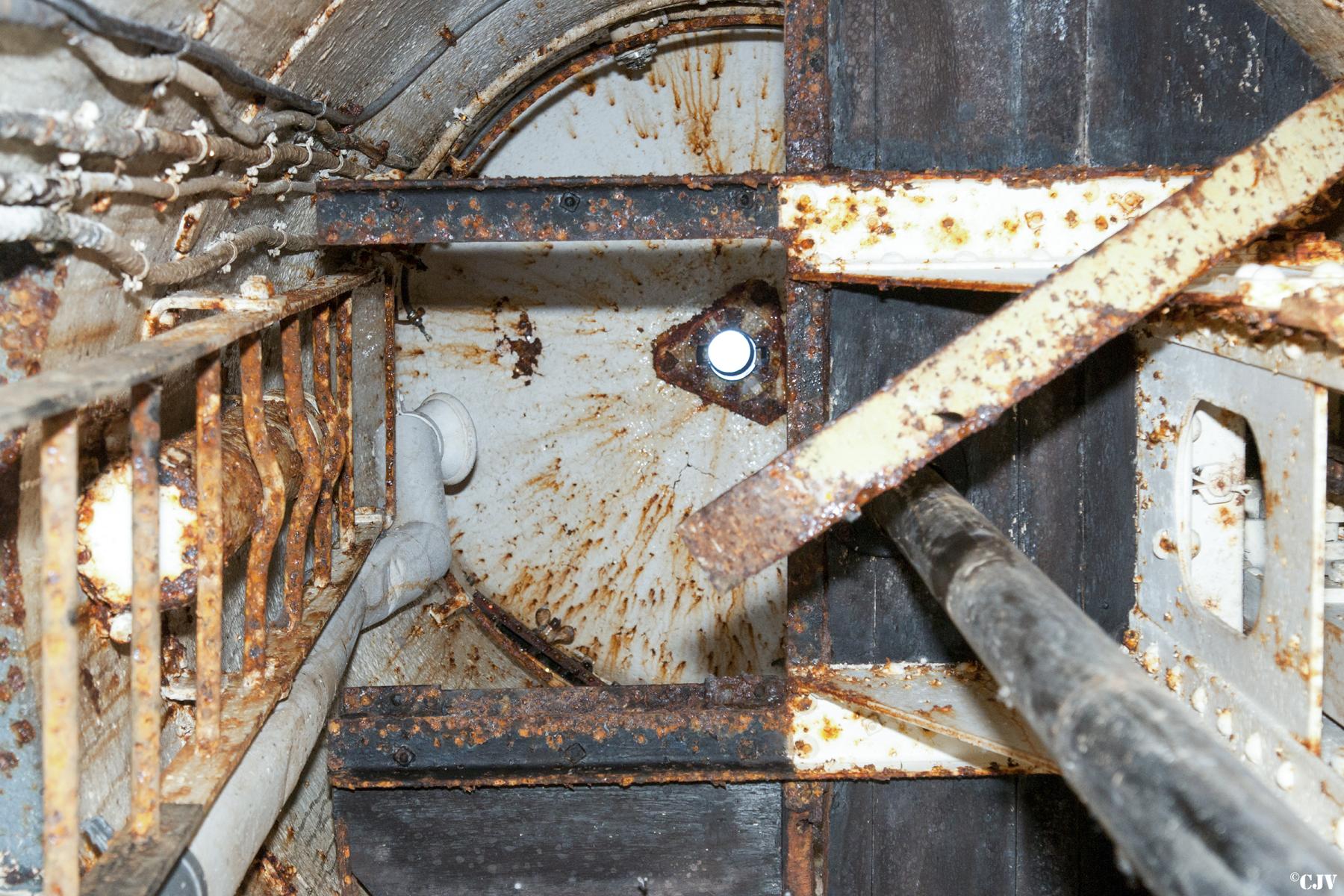 Ligne Maginot - ROCHONVILLERS - A8 - (Ouvrage d'artillerie) - Bloc 4
La cloche GFM - Lia VERMEULEN