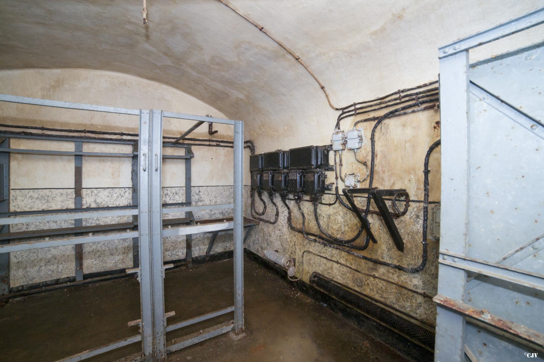 Ligne Maginot - ROCHONVILLERS - A8 - (Ouvrage d'artillerie) - Bloc 5
Local en bas du bloc - Lia VERMEULEN