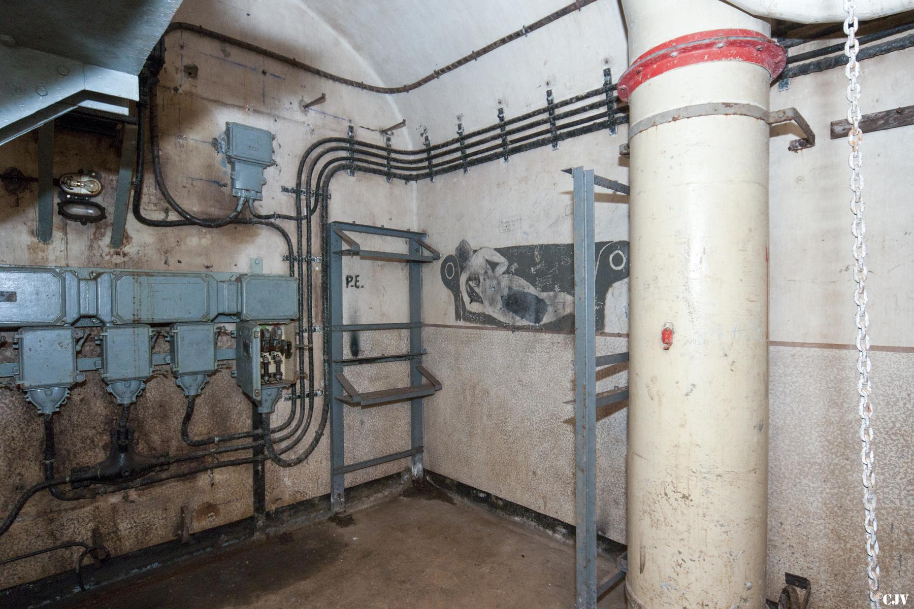 Ligne Maginot - ROCHONVILLERS - A8 - (Ouvrage d'artillerie) - Bloc 5
Local de ventilation - Lia VERMEULEN