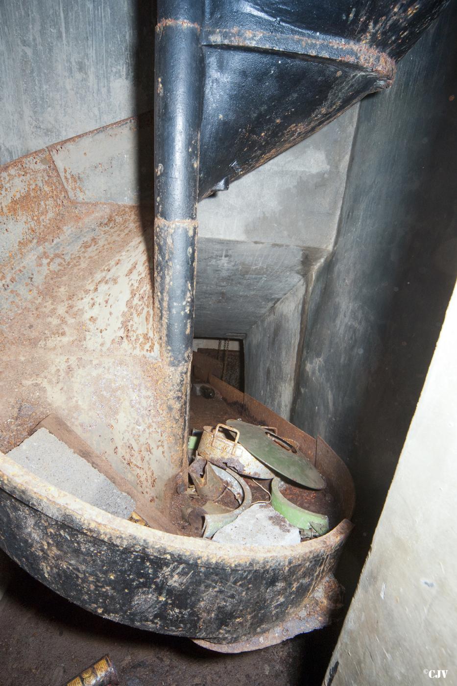 Ligne Maginot - ROCHONVILLERS - A8 - (Ouvrage d'artillerie) - Bloc 5
Le dernier parti du toboggan pour les douilles - Lia VERMEULEN