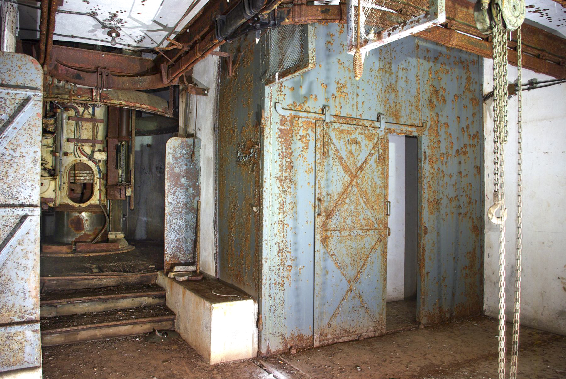 Ligne Maginot - ROCHONVILLERS - A8 - (Ouvrage d'artillerie) - Bloc 6
L'accès à la tourelle - Frédéric LISCH