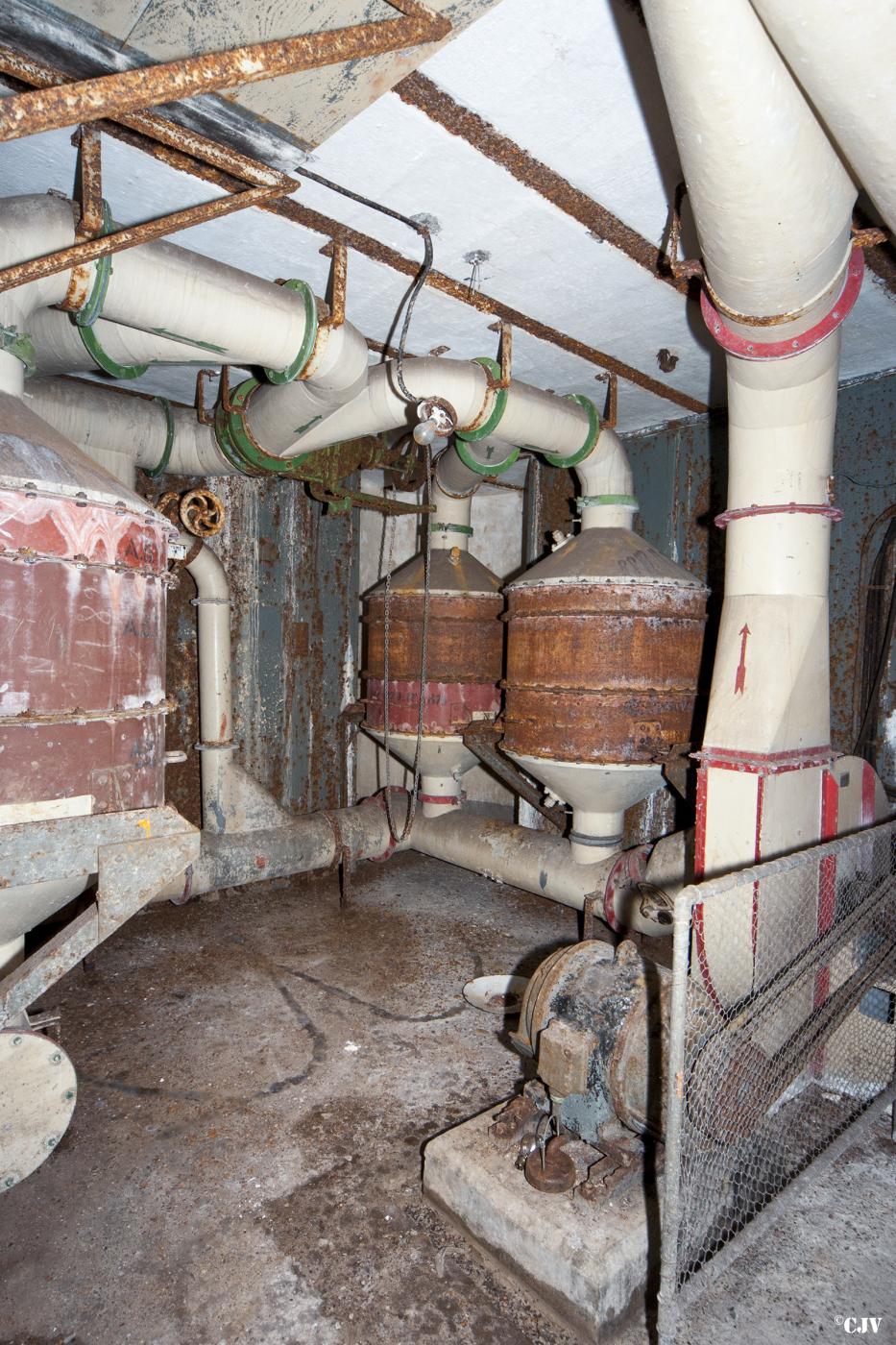 Ligne Maginot - ROCHONVILLERS - A8 - (Ouvrage d'artillerie) - Bloc 6
Etage intermédiaire
Les filtres - Lia VERMEULEN